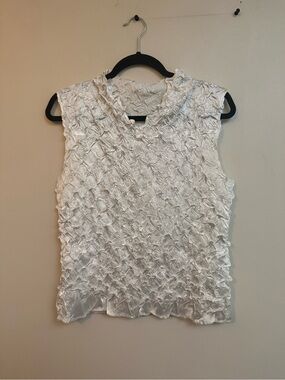 Vintage Sleeveless White Textured Ruffle Shell Blouse